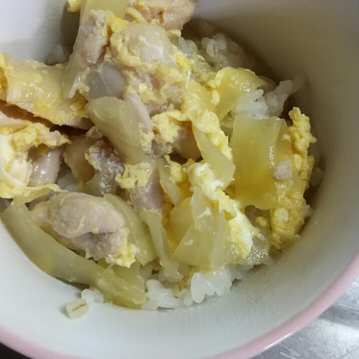 大量生産。鶏モモの親子丼